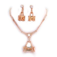 暗夜芳華 新光施華洛世奇水晶「夜來香」套裝，點(diǎn)亮頸間與耳畔的璀璨詩篇